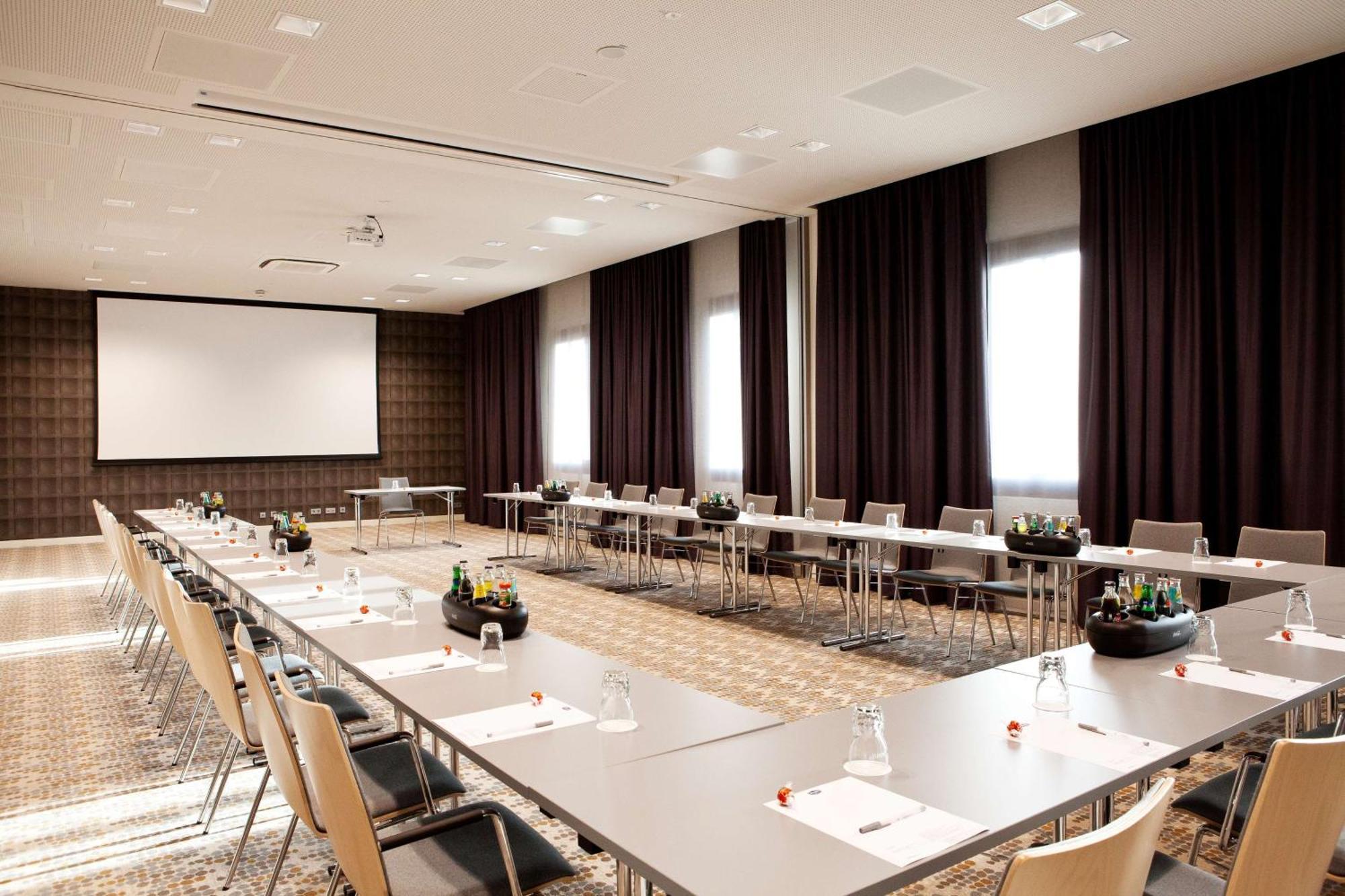 Hampton By Hilton Aachen Tivoli Hotel Ngoại thất bức ảnh