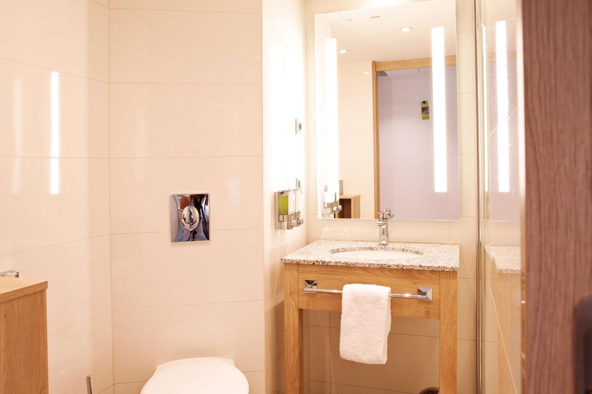 Hampton By Hilton Aachen Tivoli Hotel Ngoại thất bức ảnh