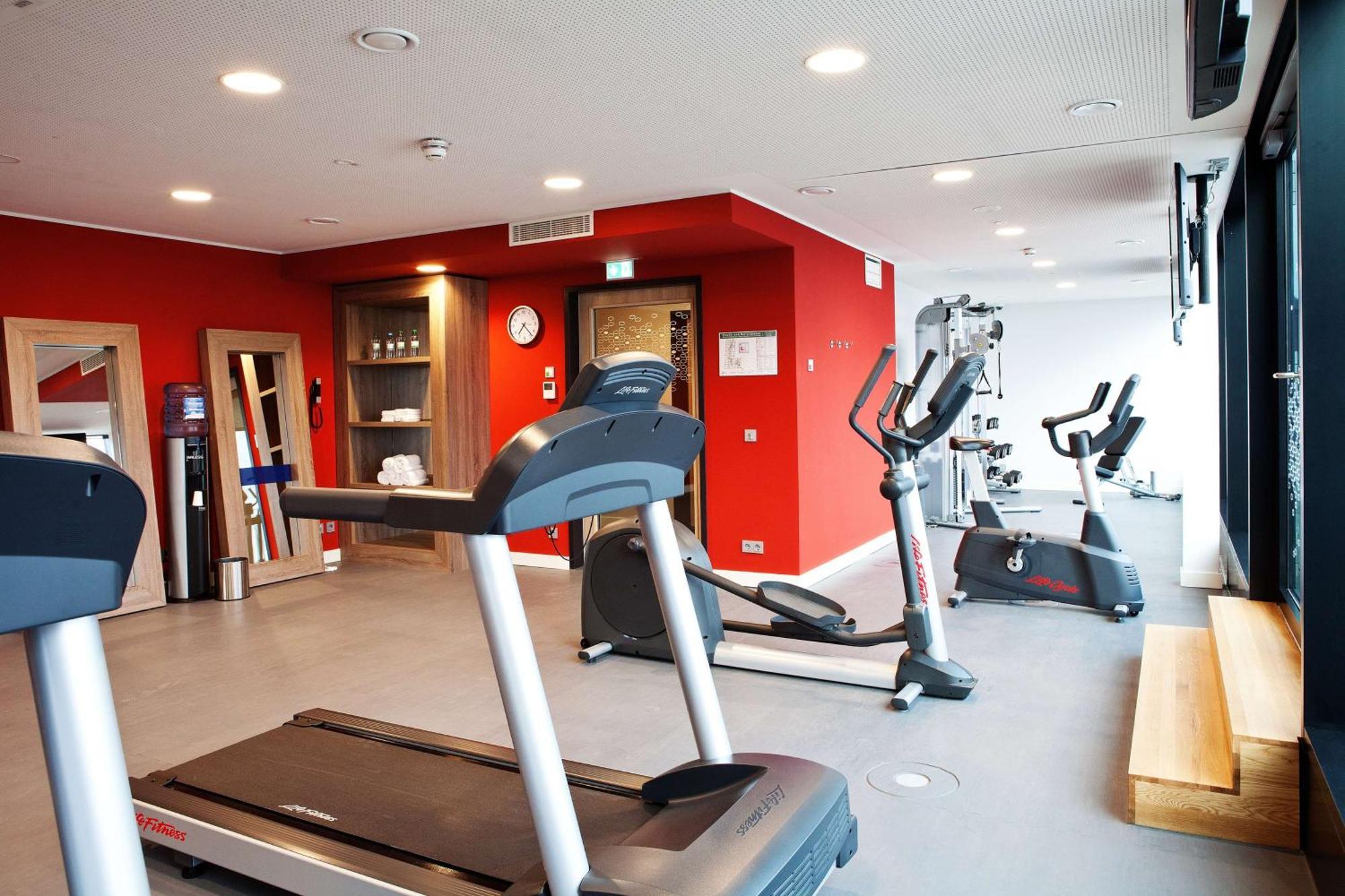 Hampton By Hilton Aachen Tivoli Hotel Ngoại thất bức ảnh